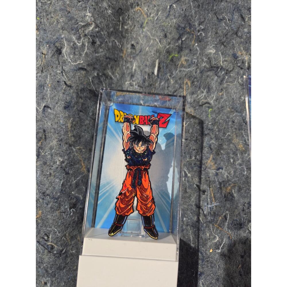 FiGPiN Goku Glitter Spirit Bomb 234 Dragon Ball Z - Collectible Pin White Base